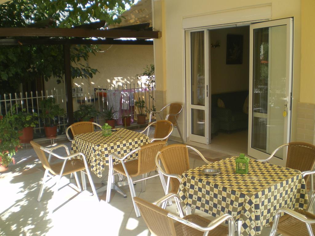 Hotel Ion Kamena Vourla Buitenkant foto